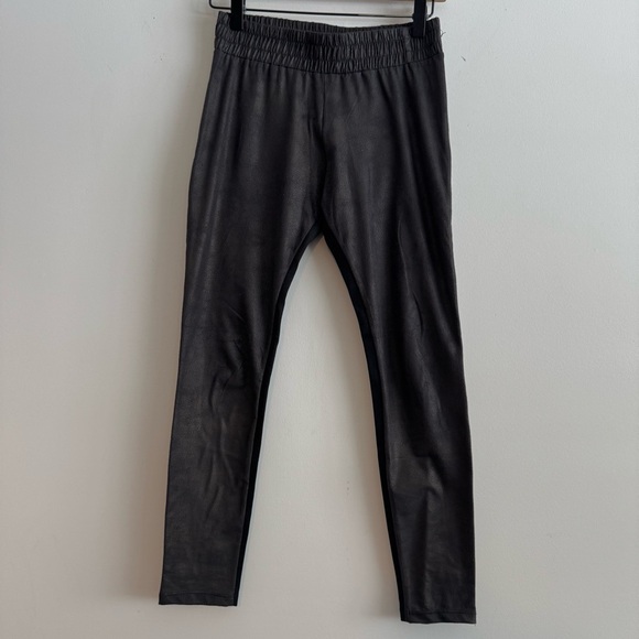 Monrow front panel shimmer leggings size small - Picture 5 of 12